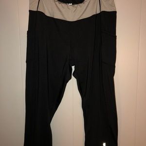 🏃‍♀️Reebok high rise workout capris🧘‍♀️